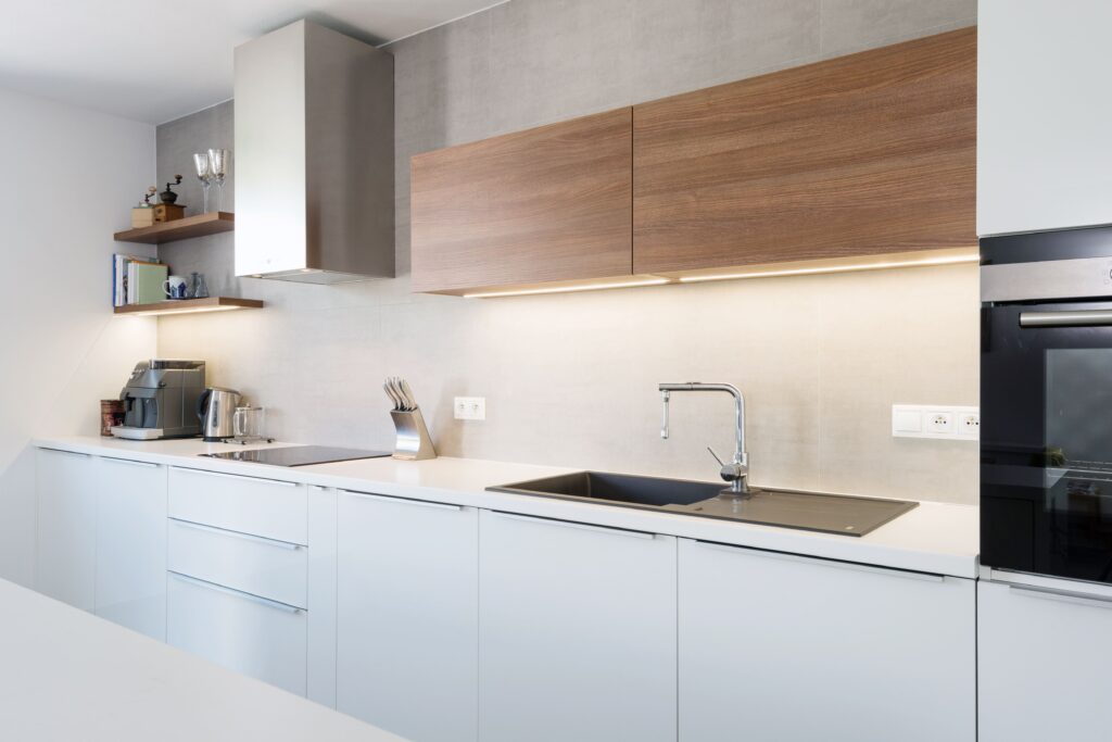 京都府のLions Reformが選ばれる理由とシステムキッチン コンセント後付けに強いリフォームの考え方